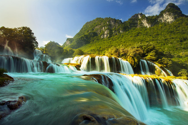 Vẻ[-]đẹp[-]hùng[-]vĩ[-]thác[-]Bản[-]Giốc[-]mùa[-]nước[-]đổ